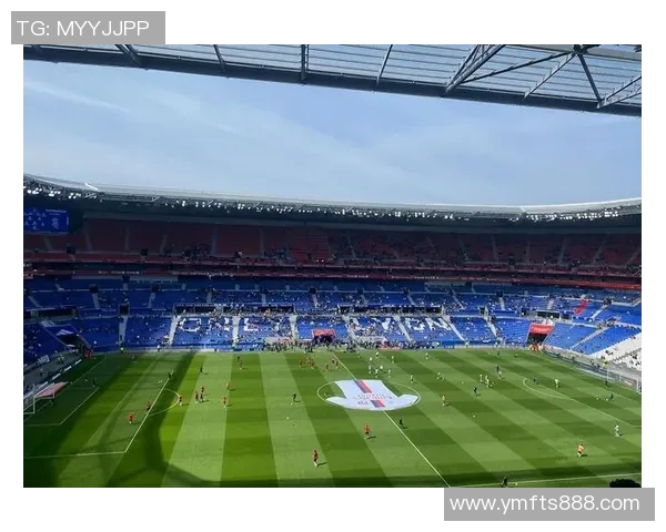 大足球大灯照亮绿茵场的激情与梦想,点燃每一场比赛的热血与荣耀 大足球大灯照亮绿茵场的激情与梦想,点燃每一场比赛的热血与荣耀