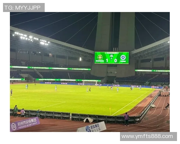 足球主题报：探索绿茵场上的传奇故事与未来发展趋势